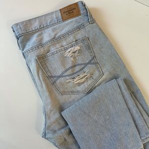 ABERCROMBIE & FITCH MOM JEANS